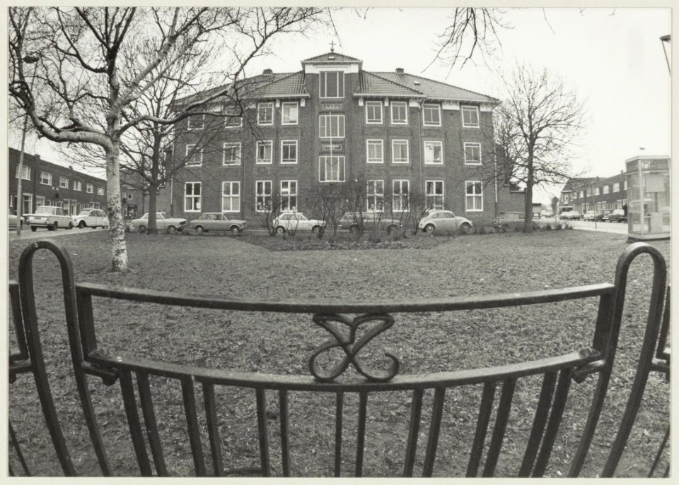 Het broederhuis aan het Nagtzaamplein, ziende naar het noorden. NL-HlmNHA 54010440