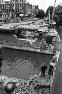 Herstelwerk aan Hoge Sluis brug over Amstel in Amsterdam, Bestanddeelnr 928-6220