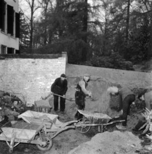 Herstellingsoord oud-illegale werkers in aanbouw in zijvleugel van paleis Het L, Bestanddeelnr 901-0700