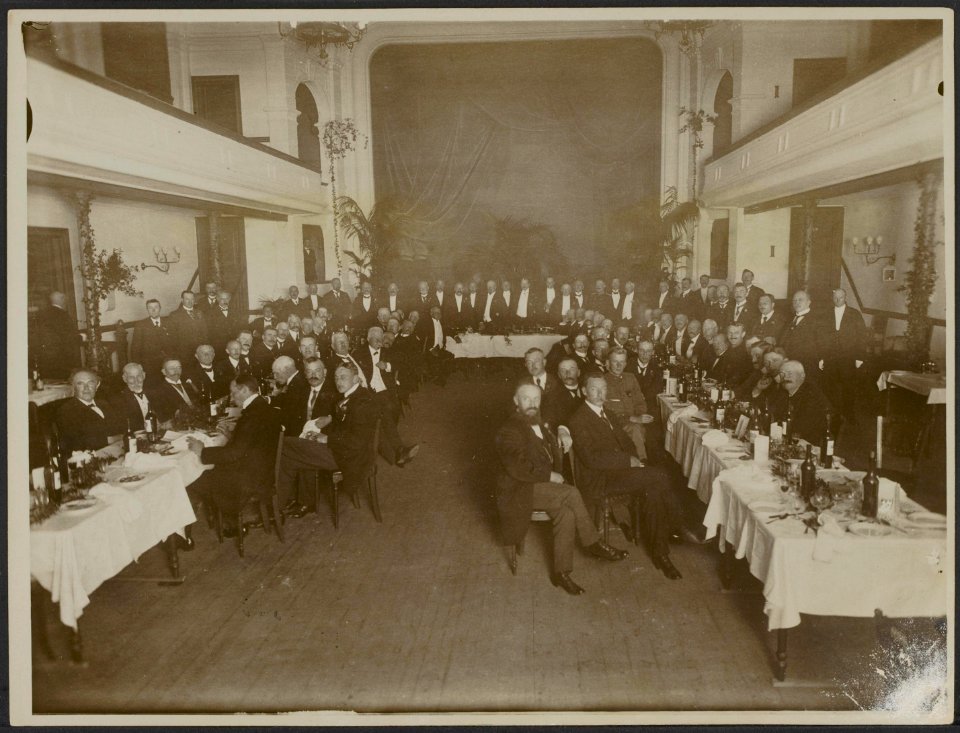 Het diner van de congresleden waaraan ook Z.K.H. Prins Hendrik aanzat. Z.K.H. st, Bestanddeelnr 158-2139