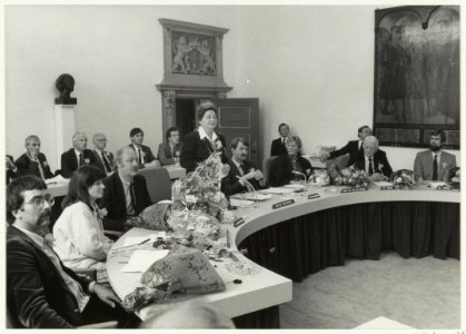 Het College van B & W. V.l.n.r. Bert Bruyn, Loeki van Balen, Ab van Schooten, Elisabeth Schmitz, Hr Kamphuis, Leni van Son, Piet Sikma, Wiebe Koster. NL-HlmNHA 54015612