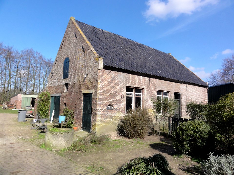 Hernen (Wijchen) Dorpsstraat 34 schuur (ooit schooltje) bij T-boerderij Gem.Mon