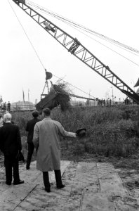 Hervatting IJ tunnelwerkzaamheden . Burgemeester kijkt toe, Bestanddeelnr 912-9984