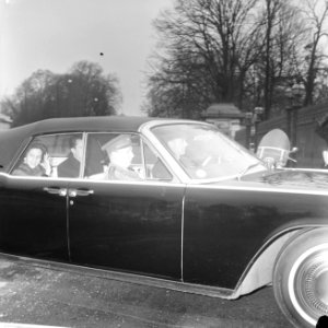 Het Belgische Kabinet, Koning Boudewijn en Koningin Fabiola bij aankomst in Brus, Bestanddeelnr 918-7699