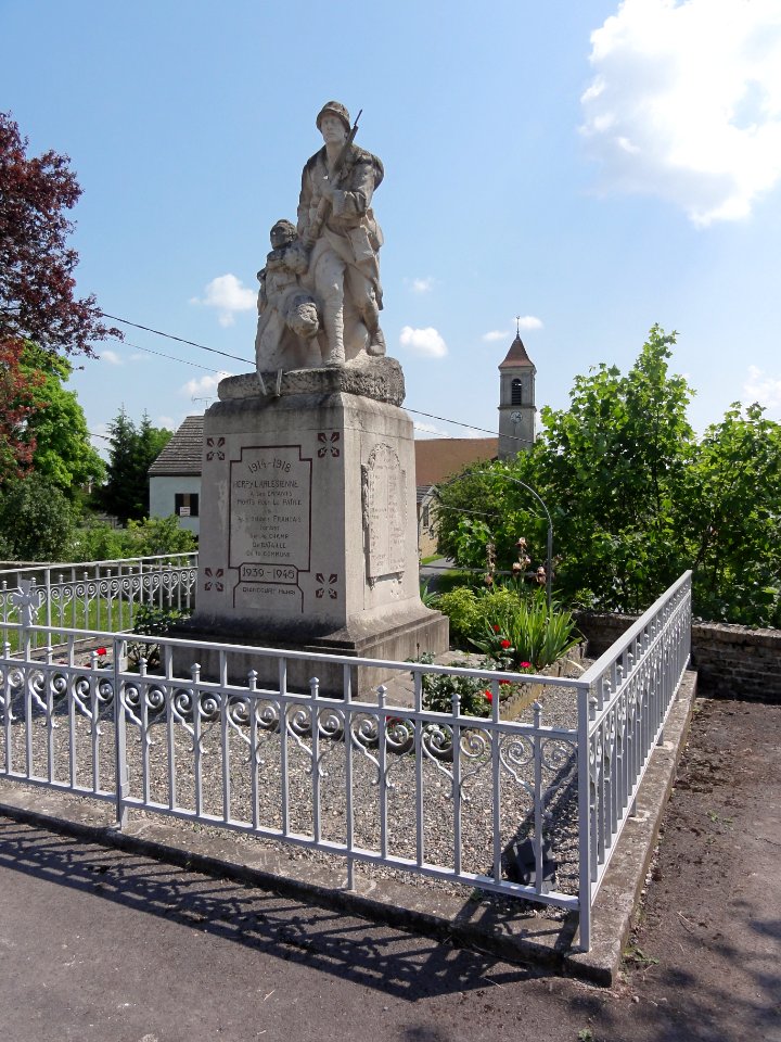 Herpy-l'Arlézienne (Ardennes) Monument aux morts