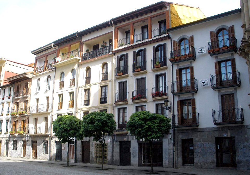 Hernani - Gudarien Plaza 01