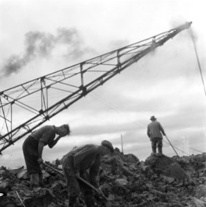 Herstelling Nollegat. Kraan en arbeiders, Bestanddeelnr 900-8385