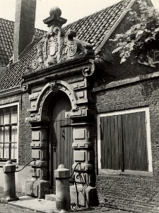 Het Frans Loenenhofje aan de Witte Herenstraat 24. Aangekocht van United Photos de Boer bv. Identificatienummer 54-004690, NL-HlmNHA 54004690
