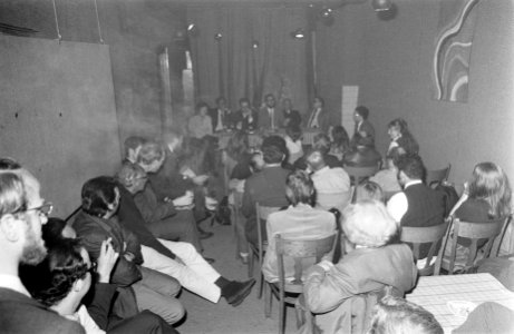 Het forum is door de rook nauwelijks te onderscheiden, Bestanddeelnr 922-5601