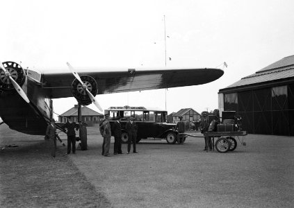 Het KLM passagiersvliegtuig de Fokker F-XII 'Leeuwerik' met de registratie PH-AF, Bestanddeelnr 190-1116 photo