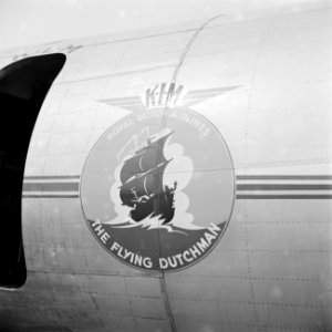 Het embleem van De Vliegende Hollander op de zijkant van de vliegtuigen van de, Bestanddeelnr 255-8912