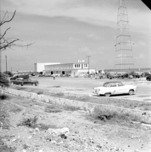 Het KLM-gebouw op de luchthaven Hato van Curaçao, Bestanddeelnr 252-3072