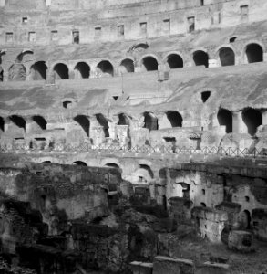Het Flavisch amfitheater ofwel Colosseum, Bestanddeelnr 191-1222