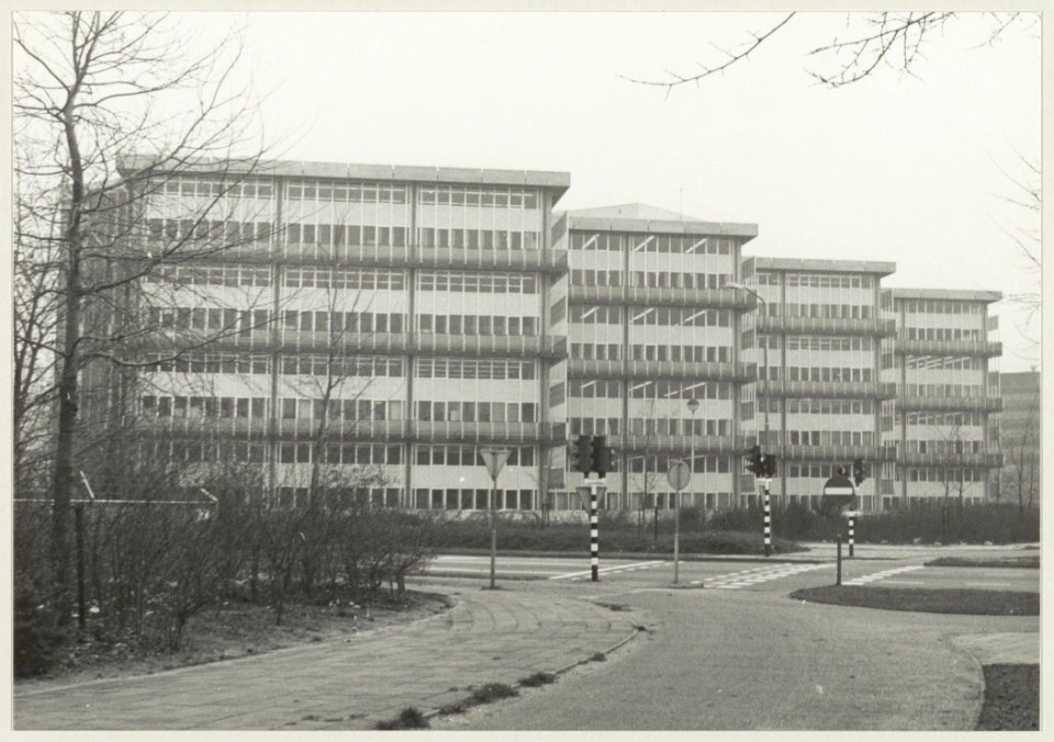 Het belastingkantoor aan de Surinameweg 2, NL-HlmNHA 54009625