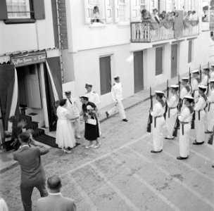 Het koninklijk paar wordt in Philipsburg op Sint Maarten begroet door de gezaghe, Bestanddeelnr 252-3997