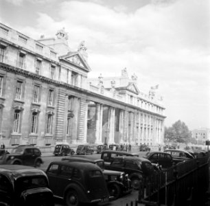 Het gebouw van het Institute of Science, Bestanddeelnr 191-0848 photo