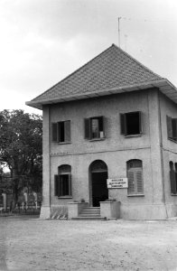 Het gebouw van het Officiers Selectie Centrum in Bandoeng, Bestanddeelnr 83-5-1 photo