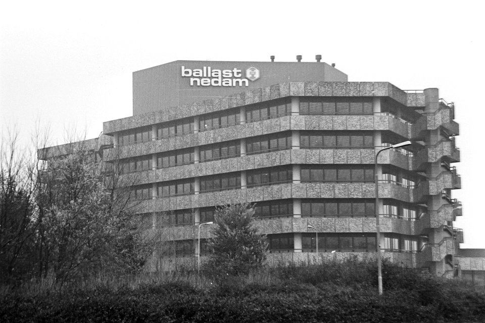 Het exterieur van het Ballast Nedam-gebouw in Amstelveen, Bestanddeelnr 931-7951