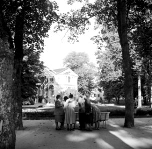Het Kurpark van Bad Mergentheim met op de achtergrond het Kurhaus, Bestanddeelnr 254-1874
