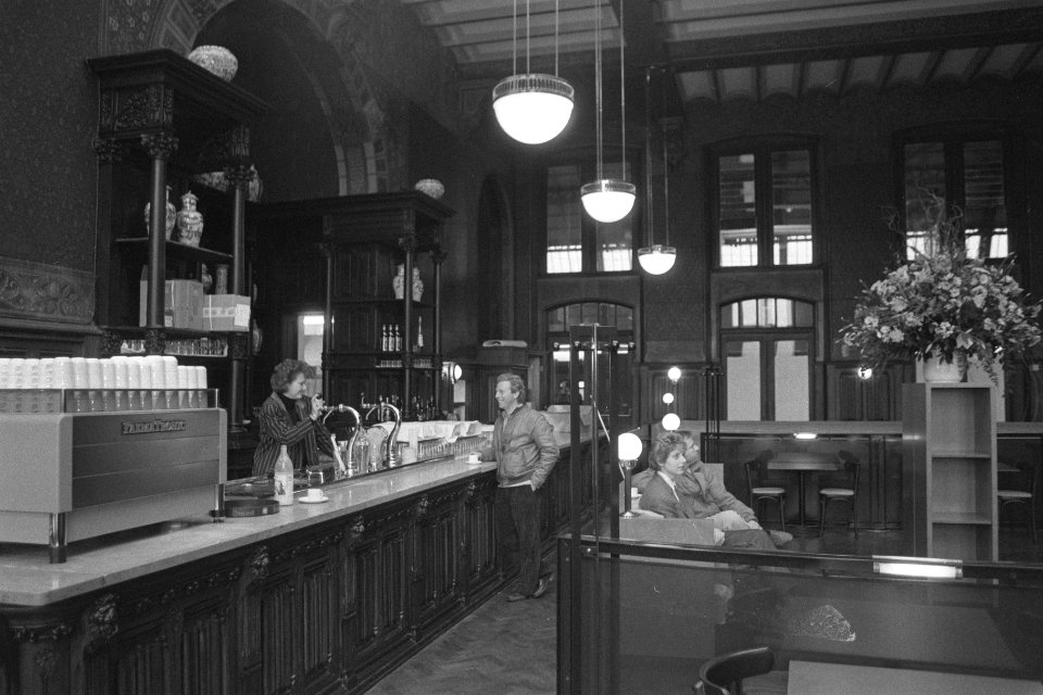 Het Grand Café Restaurant 1e Klas, de monumentale eetzaal in Centraal Station , Bestanddeelnr 933-8395