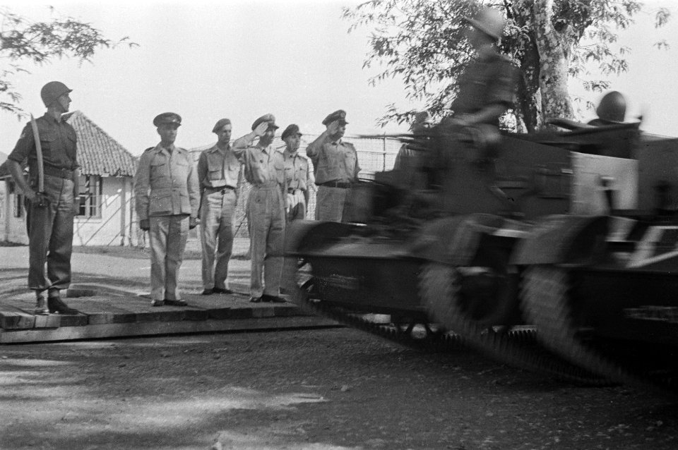 Het hoofd van de MGD dr. L.H. Simons werd bevorderd tot generaal-majoor parade, Bestanddeelnr 2286