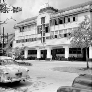 Het Hoofdbureau van politie aan de Waterkant in Paramaribo, Bestanddeelnr 252-4950