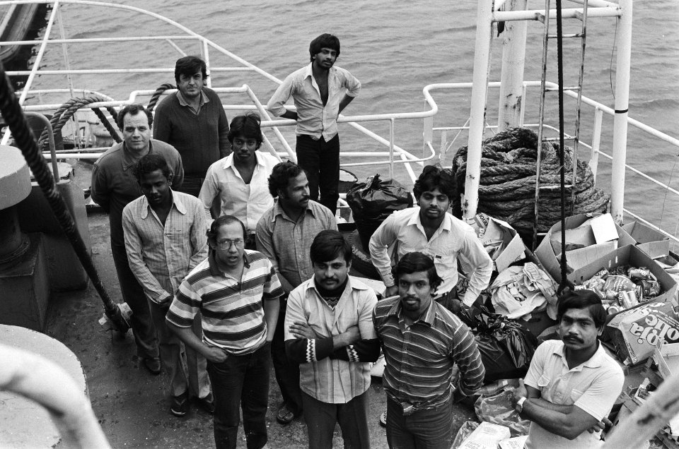 Het geld en het voedsel van de bemanning van het Griekse schip Atheras is bijna , Bestanddeelnr 933-5159