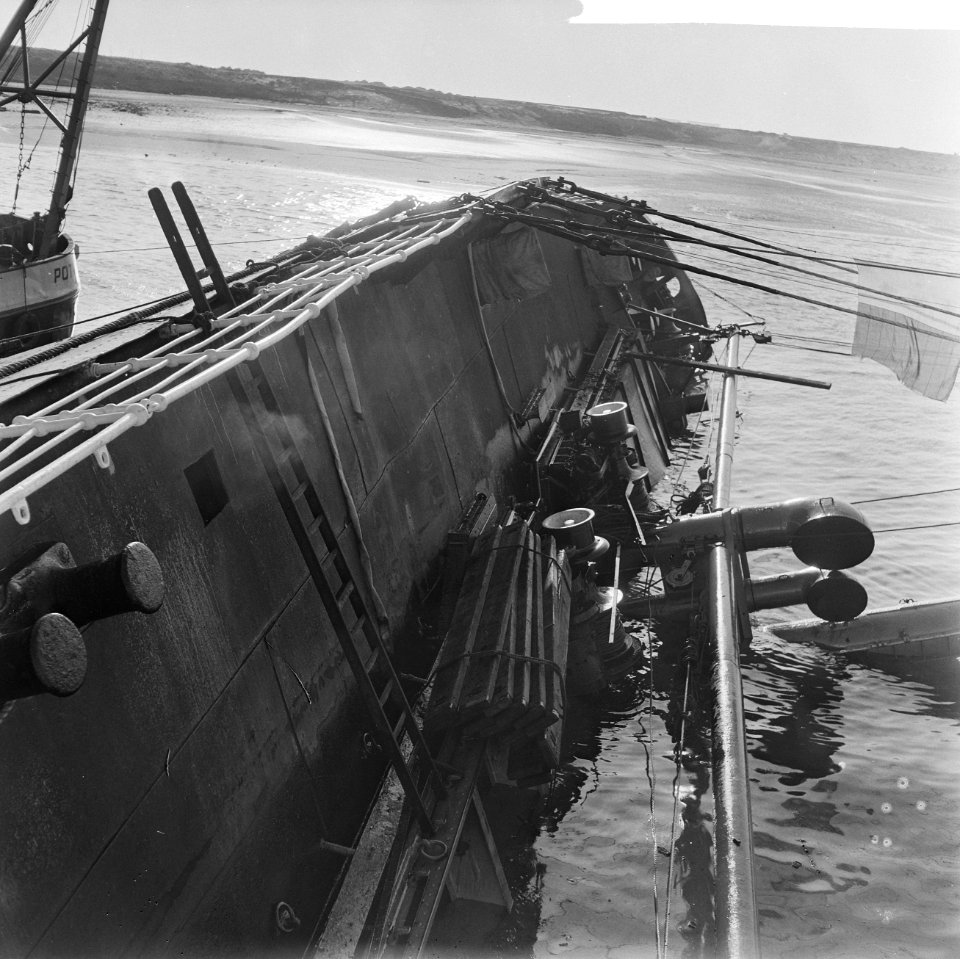 Het gekapseisde vrachtschip, Bestanddeelnr 918-3546