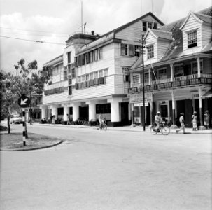 Het Hoofdbureau van politie aan de Waterkant in Paramaribo, Bestanddeelnr 252-4951