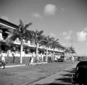 Het hoofdkantoor van de CPIM-olieraffinaderij op de Isla op Curaçao, Bestanddeelnr 252-7716
