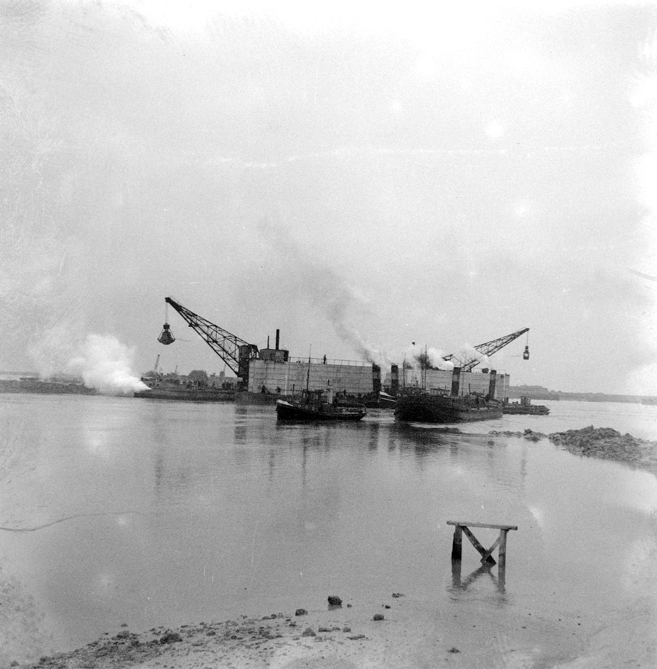 Het gat in de dijk bij Rammekens wordt gedicht, Bestanddeelnr 901-2125