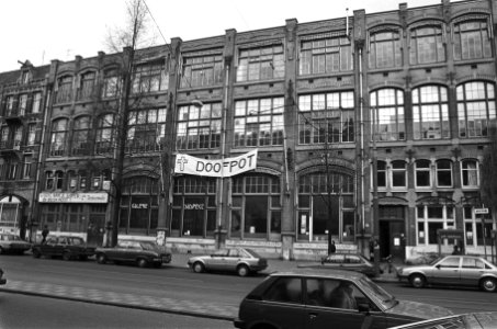 Het gekraakte Tetterode-complex aan de Bilderdijkstraat in Amsterdam dat met slo, Bestanddeelnr 933-5716