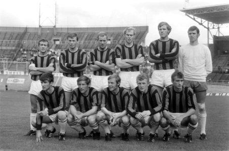 Het elftal van DWS, staand vlnr, Flinkevleugel, Soetekouw, Pijlman, Dijkstra, Ov, Bestanddeelnr 921-6055