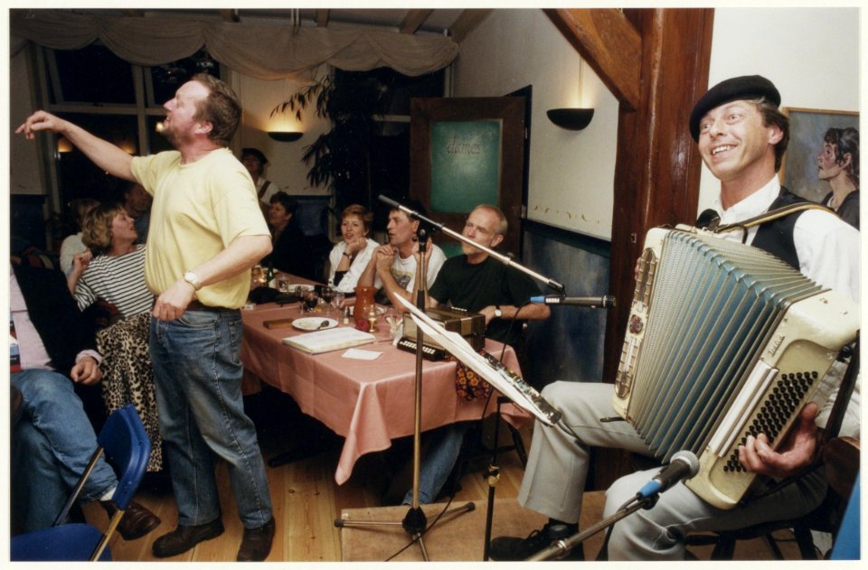 Het Eerste Spaarndamse Buikorgelconcours wordt gehouden in Jachthaven de Rietpol in Spaarndam. NL-HlmNHA 54036935