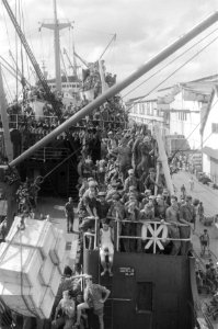 Het eerste contingent demobilisanten van de „C-divisie „7 December, 1400 milit, Bestanddeelnr 3409