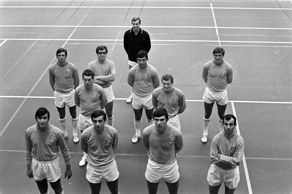Het elftal laat zijn veldposities zien, Bestanddeelnr 921-6445