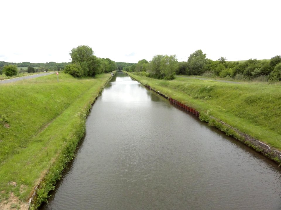 Hesse (Moselle) canal de la Marne au Rhin avec voie verte