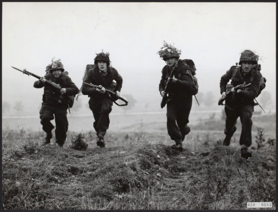 Het 32ste Regiment Infanterie is dezer dagen begonnen aan de grote herhalingsoef, Bestanddeelnr 050-0683