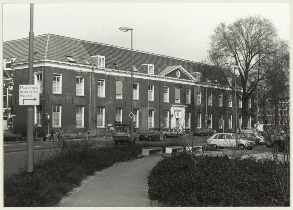 Het hoofdbureau van politie, ziende naar het noordwesten. NL-HlmNHA 54010016