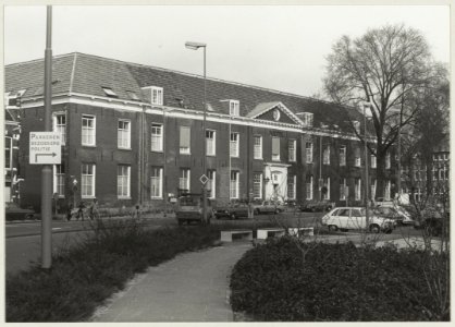 Het hoofdbureau van politie, ziende naar het noordwesten. NL-HlmNHA 54010016
