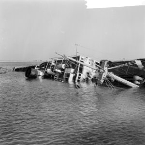 Het gekapseisde vrachtschip, Bestanddeelnr 918-3547