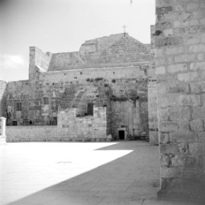 Het aanzicht van de Geboortekerk in Bethlehem, Bestanddeelnr 255-5481