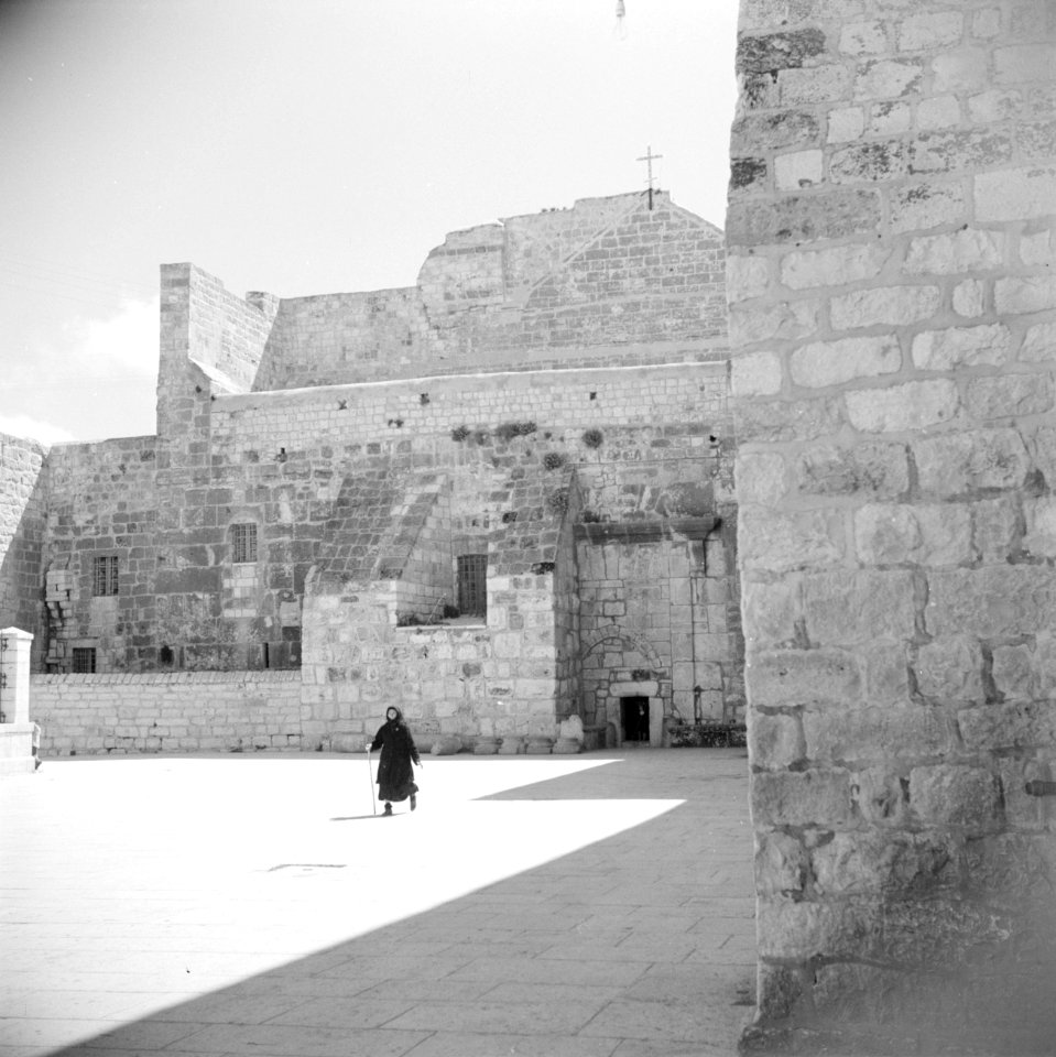 Het aanzicht van de Geboortekerk in Bethlehem, Bestanddeelnr 255-5480