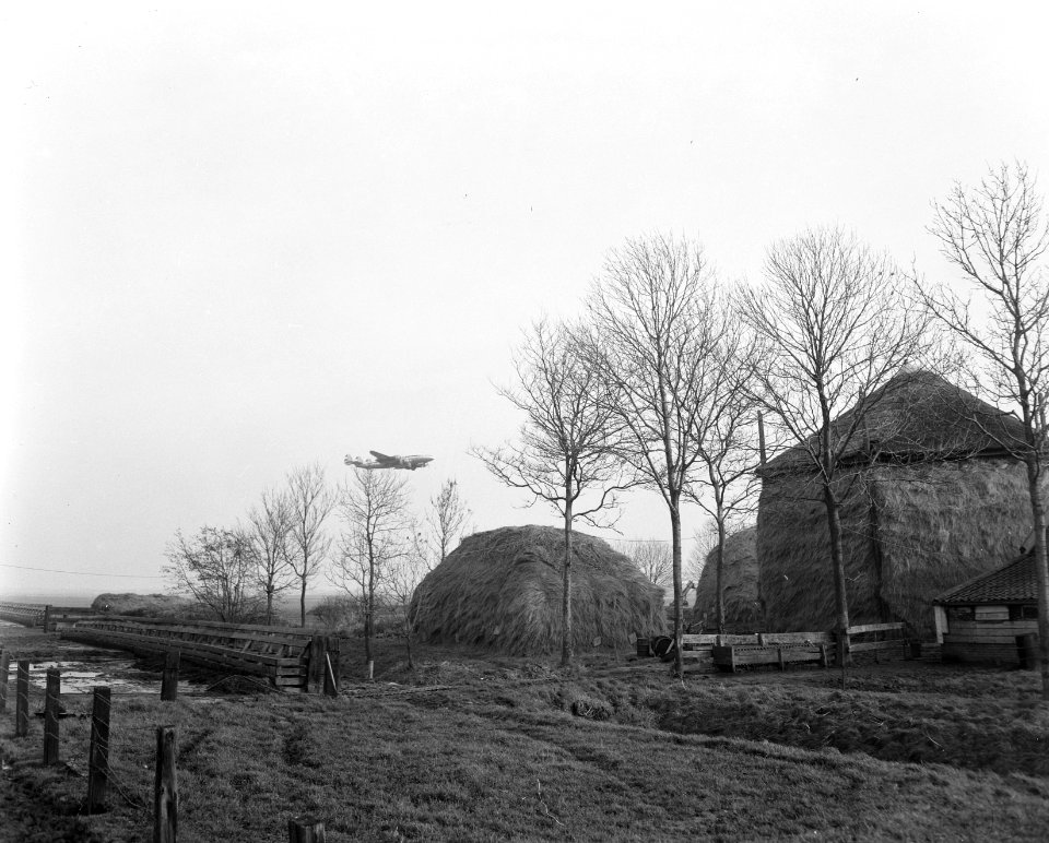 Het dorp Rijk in Haarlemmermeer zal verdwijnen voor startbaan Schiphol, Bestanddeelnr 908-2000