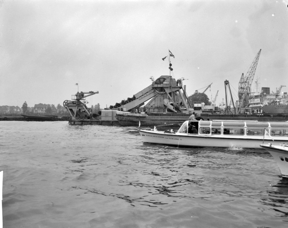 Hervatting IJ tunnelwerkzaamheden . Baggermolen, Bestanddeelnr 912-9973