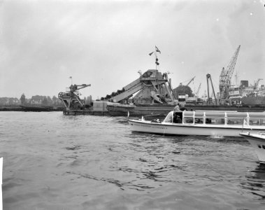 Hervatting IJ tunnelwerkzaamheden . Baggermolen, Bestanddeelnr 912-9973