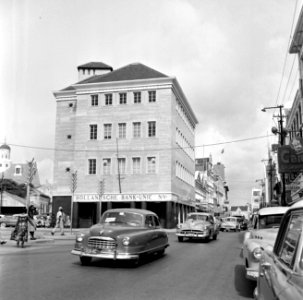 Het gebouw van de Hollandse Bank Unie in Willemstad, Bestanddeelnr 252-2892