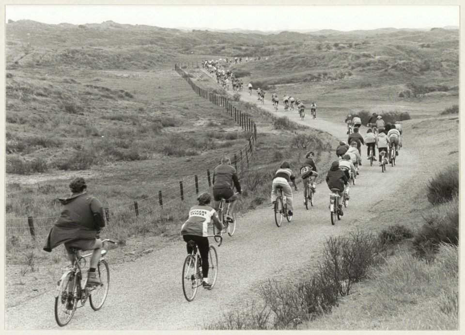 Het Duinpad naar de Langevelderslag. De Muggenronde vanuit Zandvoort in 1980. NL-HlmNHA 54011377