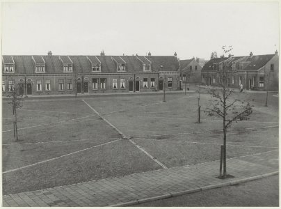 Het Drilsmaplein, ziende naar het noorden. NL-HlmNHA 54010581