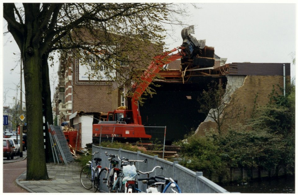 Het gymzaaltje op het snijpunt van de Wilhelminastraat en de Leidsevaart wordt gesloopt om plaats te maken voor het nieuwe hoofdkantoor van de ING-bank